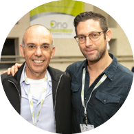 צוות מרצים מצטלם ביחד