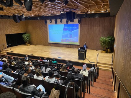 Rabbi Shalom lectures students of INP project during their visit to Ono