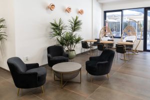 אזור ישיבה בקמפוס ירושלים