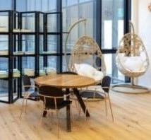 אזור ישיבה בקמפוס ירושלים