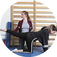 סטודנטיות עושות פעילות ספורטיבית