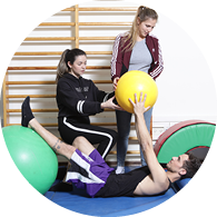 אנשים עושים פעילות ספורטיבית