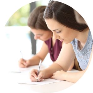 תמונת ילדות כותבות